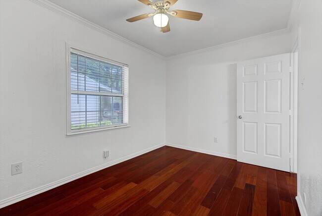 Building Photo - 116 Tarpon Ave