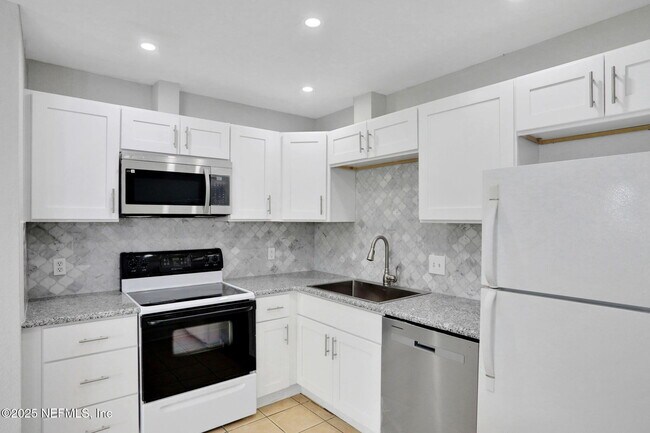 Building Photo - 791 Assisi Ln