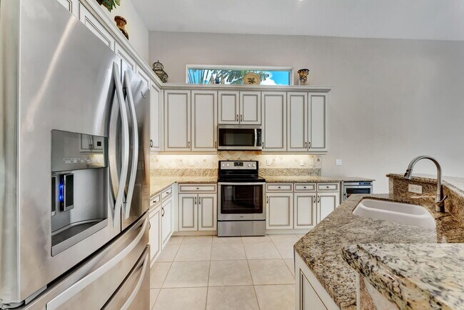 Building Photo - 8345 Pine Cay