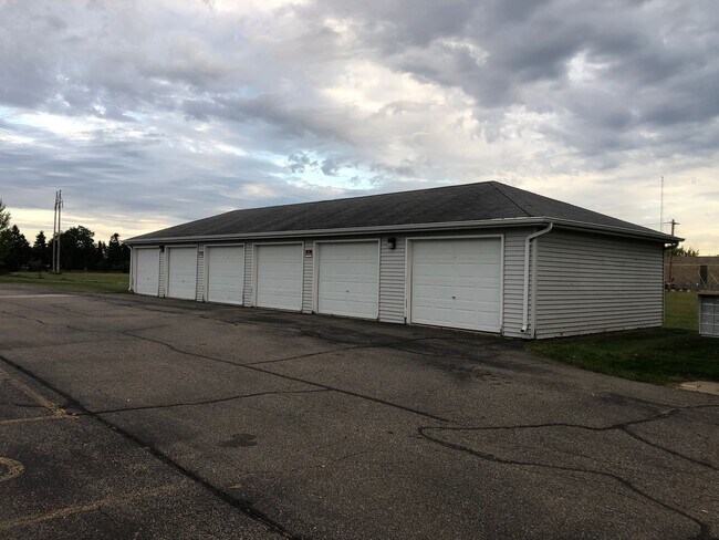 Building Photo - SIX weeks rent FREE!