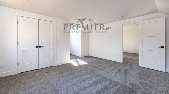 Building Photo - Stunning Remodeled 4 bedroom / 4 bath-2026...
