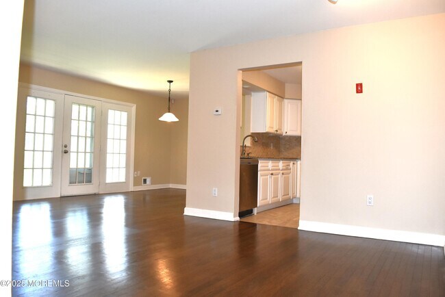 Building Photo - 49 Poplar Pl