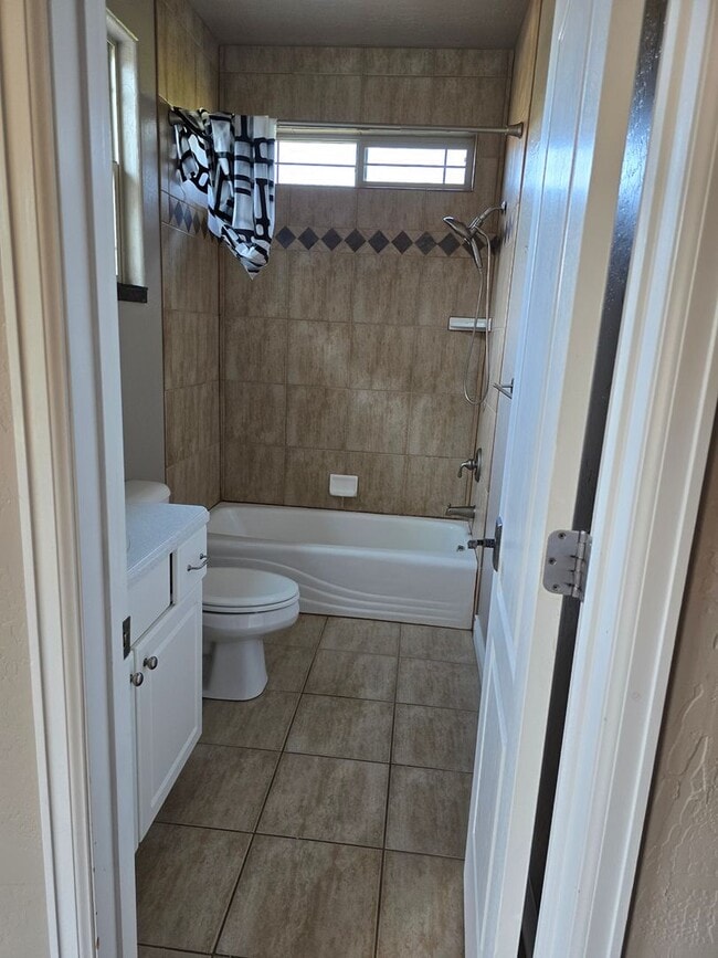 Building Photo - Beautiful 3-Bedroom Home with Scenic Views in the Redlands