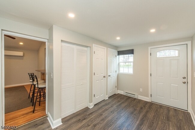 Building Photo - 59 Iroquois Ave