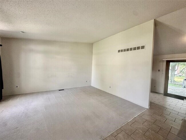 Building Photo - 21669 Tulipwood St