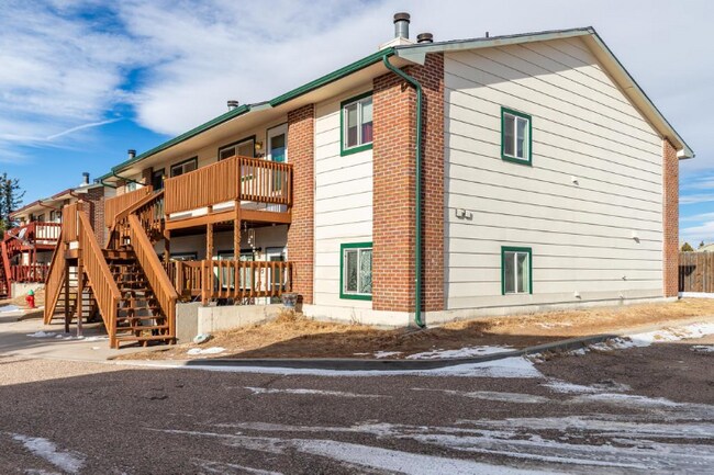 Building Photo - "Charming 2-Bed Oasis with 988 Sq Ft of Comfort in Cheyenne!"