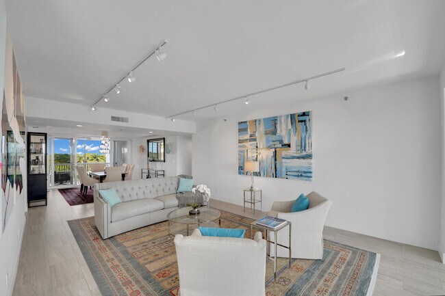 Building Photo - 4114 W Palm Aire Dr