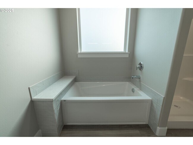 Building Photo - Stunning South Hill Home in Umatilla!!