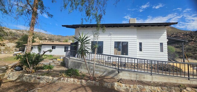 Building Photo - Rancho De Oro