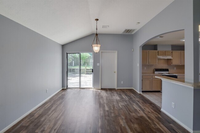 Building Photo - 855 Lake View Dr