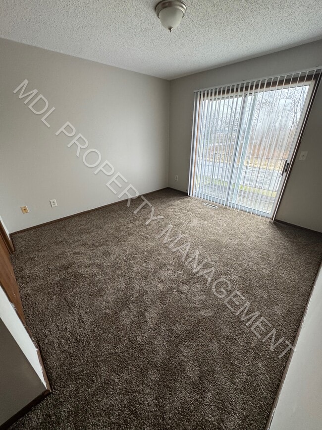 Building Photo - Thomas White Apartments