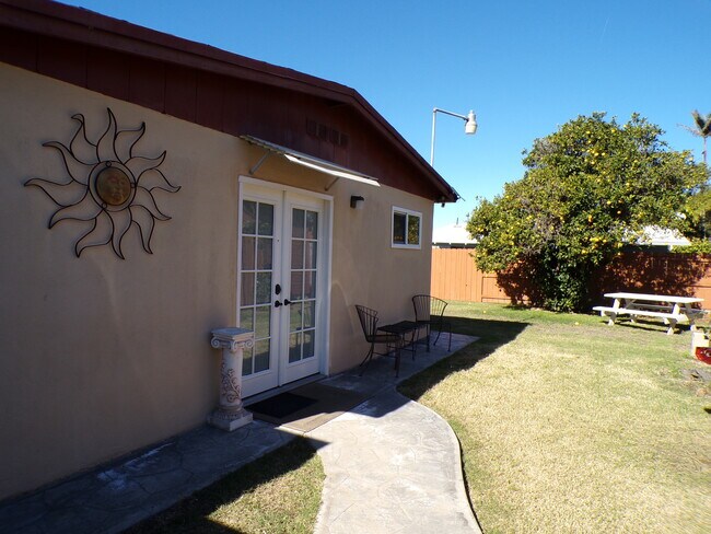 Building Photo - 739 Twin Oaks Ave