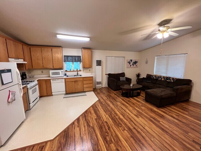 Building Photo - 21896 Fallview Dr