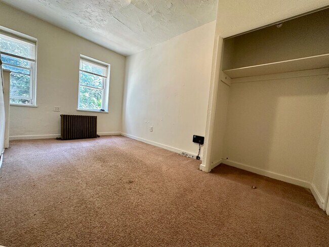 Building Photo - Super Spacious Three Bedroom on Bates Stre...