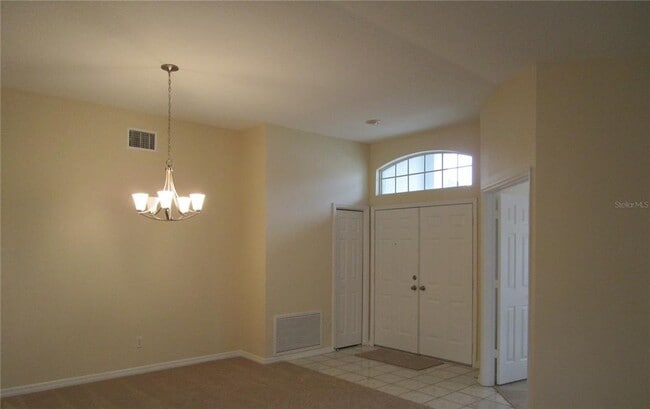 Building Photo - 515 Royal Ridge St