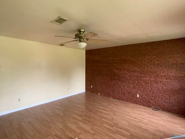 Building Photo - 3310 Village Dr SW