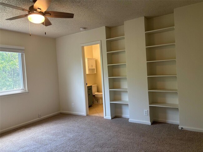 Building Photo - 6605 Danwood Dr