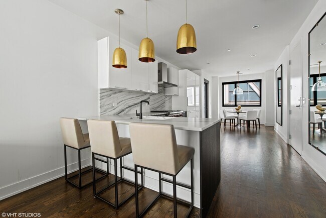 Building Photo - 668 N Kingsbury St