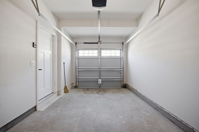 Building Photo - Chesapeake-Townhouse-Cardinal Meadows-3BR-2.5BA-1 Car Garage