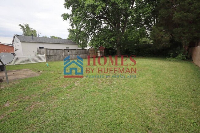 Building Photo - Two Bedroom House