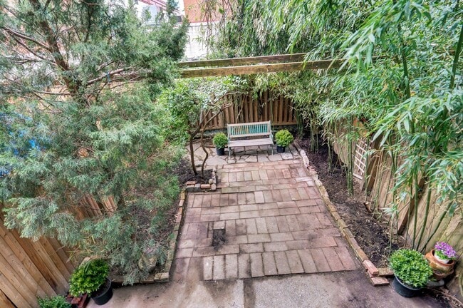 Building Photo - 520 Manila Ave