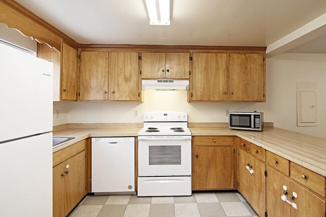 Building Photo - Woolen Mills Duplex Convenient to Pantops & Downtown