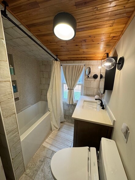 upstairs bath - 3810 Huntington Ave