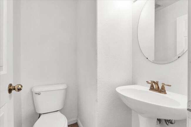 Building Photo - 8217 Beekman St