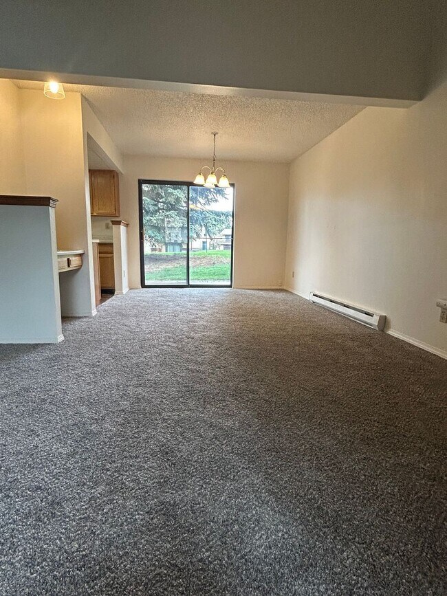 Building Photo - $1600/Month 1 Bed/ 1 Bath Townhome in Vill...