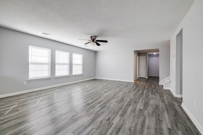 Building Photo - Spacious & Beautifully Maintained 5BR/3BA ...