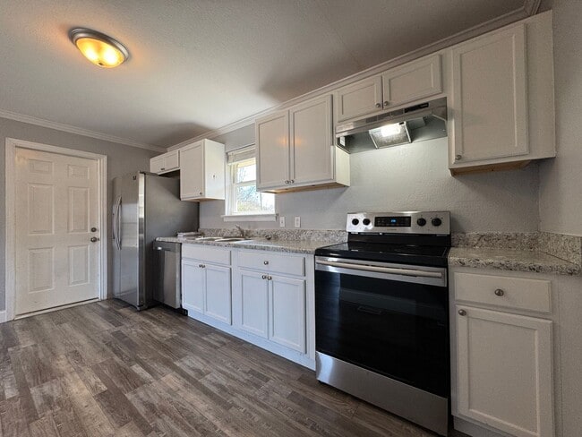 Building Photo - 1412 Carousel Rd