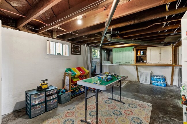 Building Photo - Beautiful, Spacious Tacoma Home! Apply today!