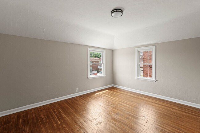 Building Photo - Newly renovated 3 bedroom home in McKees Rocks available now!