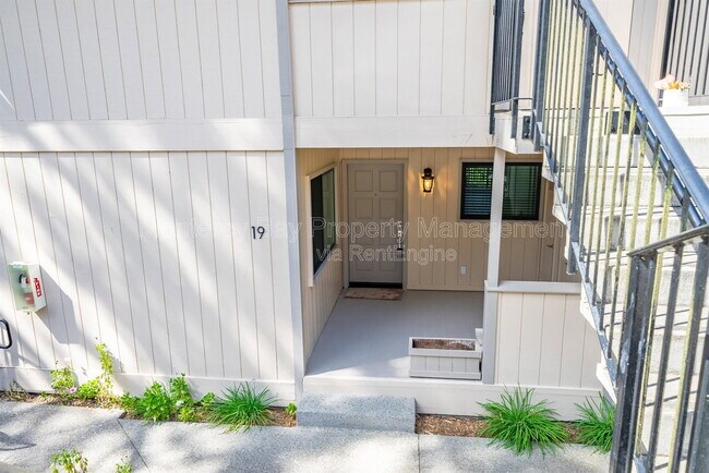Building Photo - 250 Forest Ridge Rd