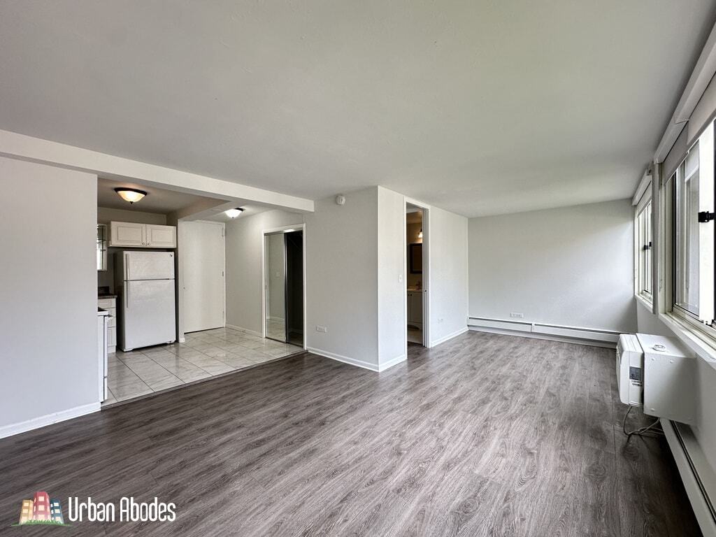 Building Photo - 1335 N Dearborn St