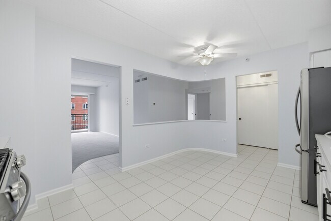 Building Photo - 650 S River Rd