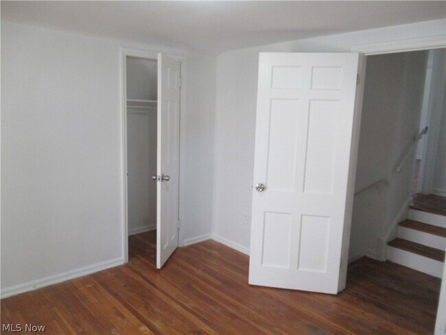 Building Photo - 5095 Edenhurst Rd