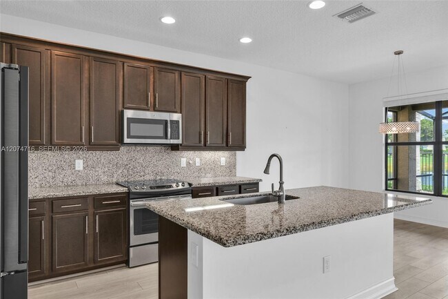Building Photo - 8089 Ironstone Dr