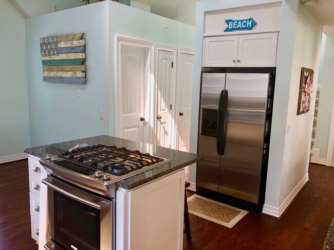 Building Photo - Beautiful Furnished Croatan Beach Home.