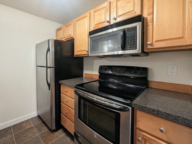 Building Photo - 1Bd/1Ba Kenmore Condo