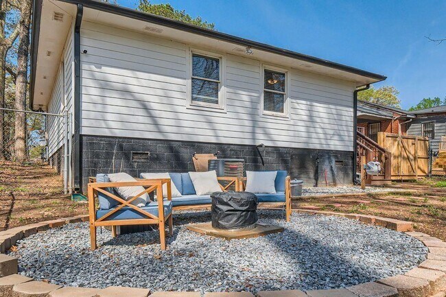 Building Photo - 1746 Hadlock St SW