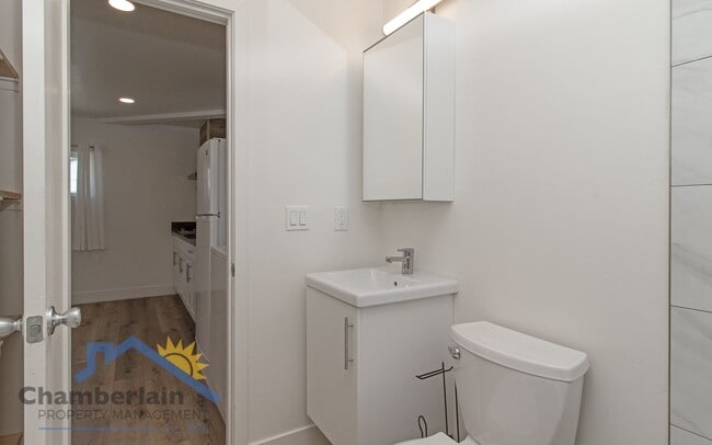 Building Photo - Studio in Oceanside!