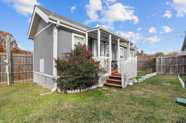 Building Photo - 10801 Harvest Wood Dr