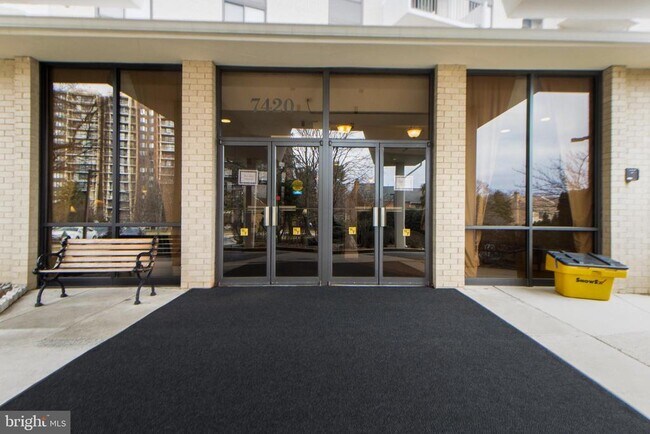 Building Photo - 7420 Westlake Terrace