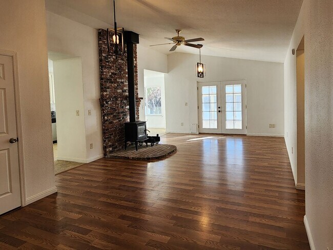 Building Photo - 3 bedroom Home  For Rent in Minden