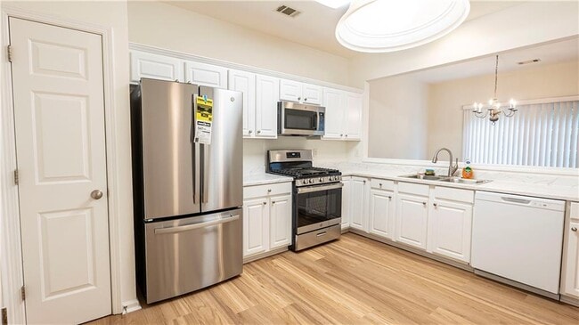 Building Photo - 2070 Hailston Dr NW