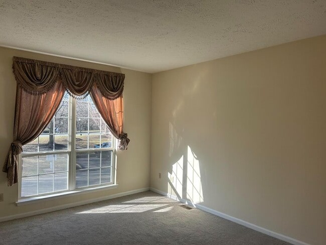 Building Photo - 892 N Waterford Ln