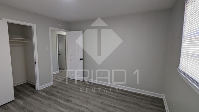Building Photo - Renovated 3bed/1bath in Greensboro!
