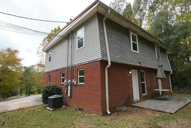 Building Photo - 50 Walker Dr