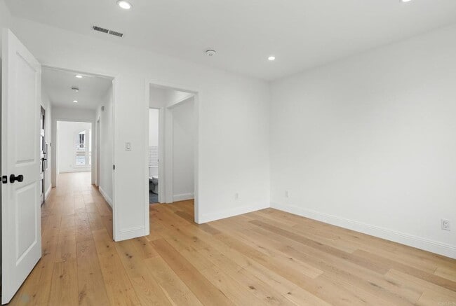 Building Photo - 553 Valley St